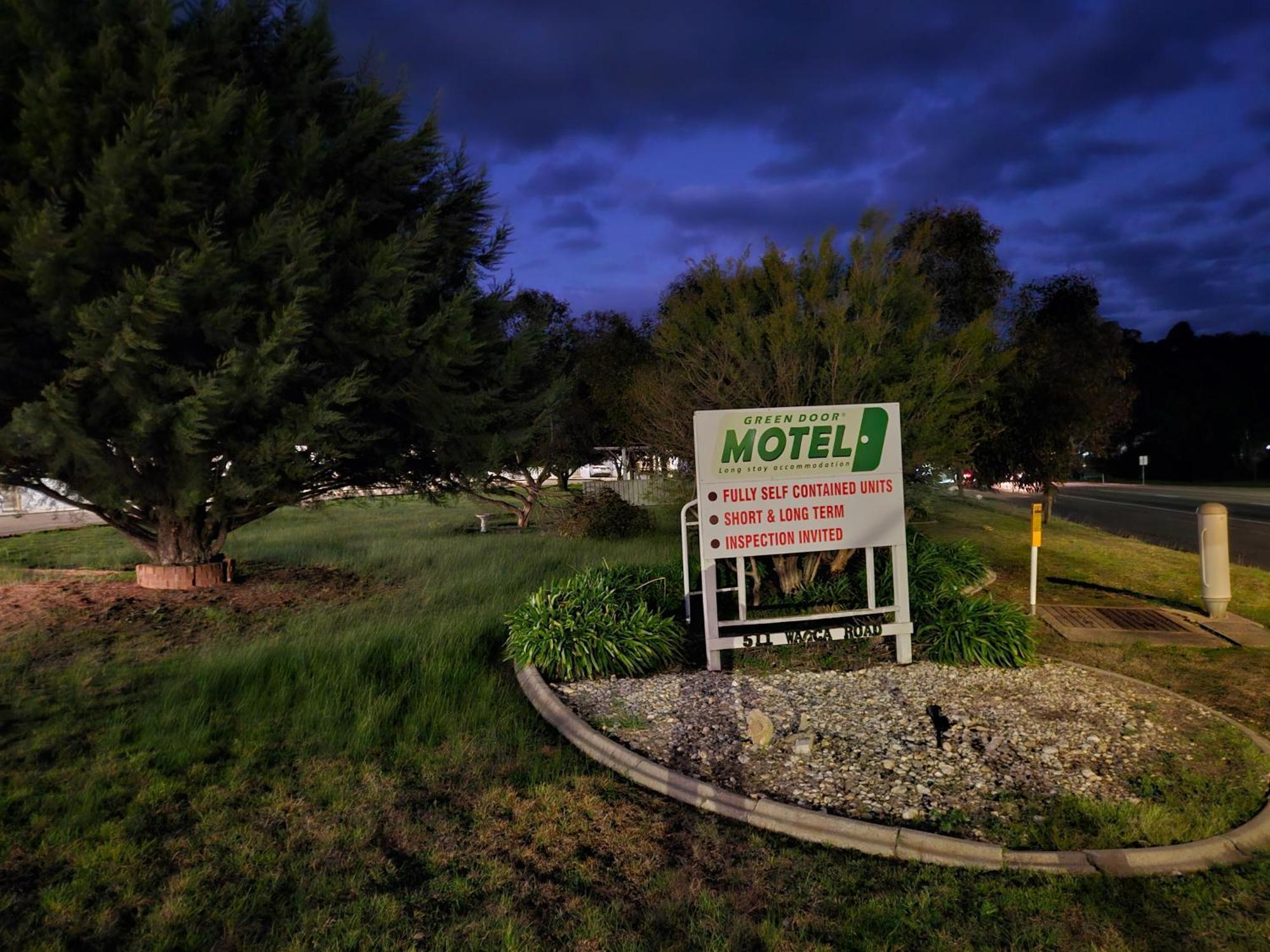 Green Door Motel Lavington Exteriör bild